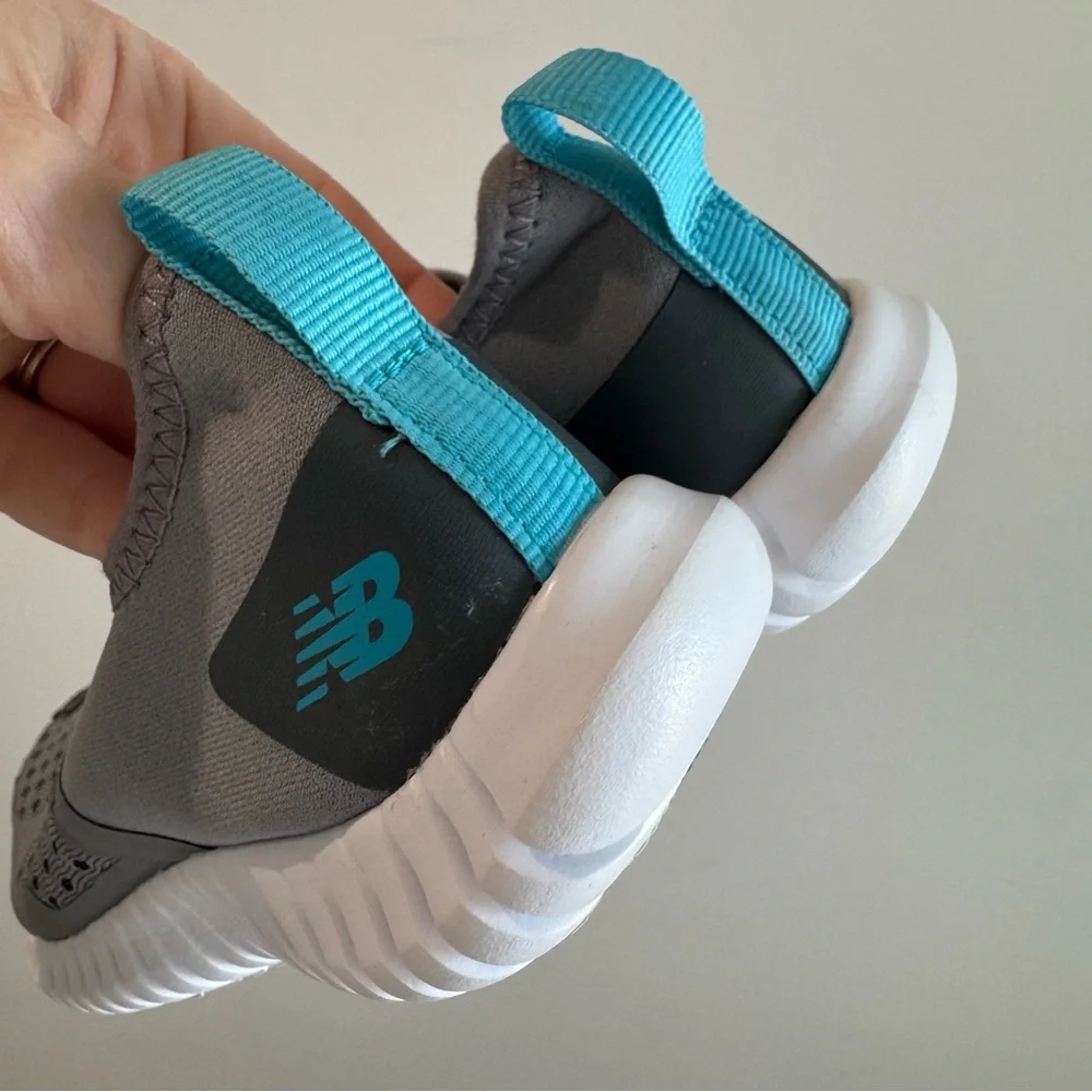 New Balance Kids' Aqua Drift V1 Slip On Shark Print Water Shoes Size 1‎